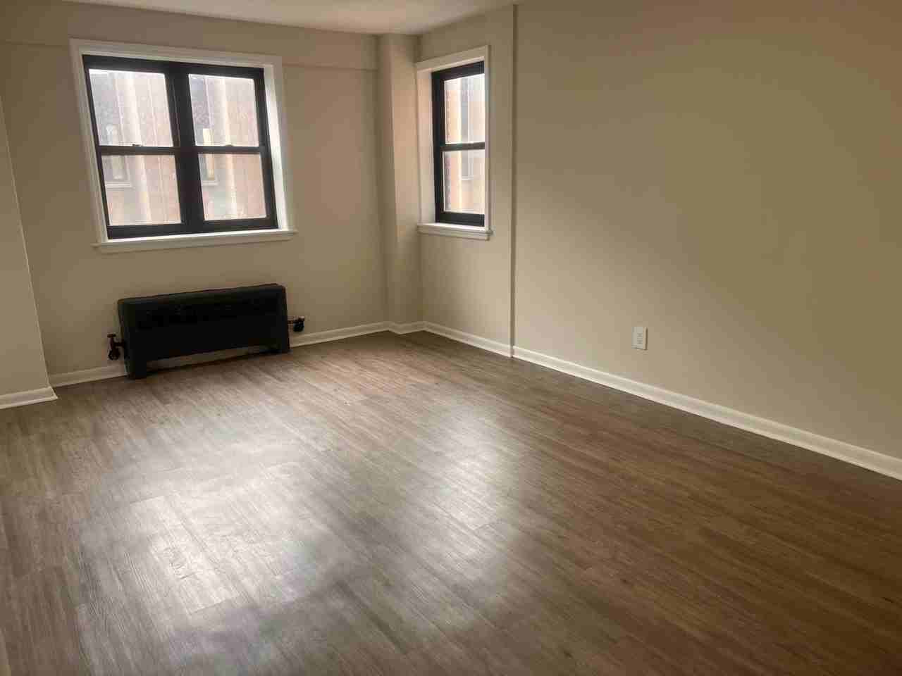 110 Washington St - Photo 5 of 7
