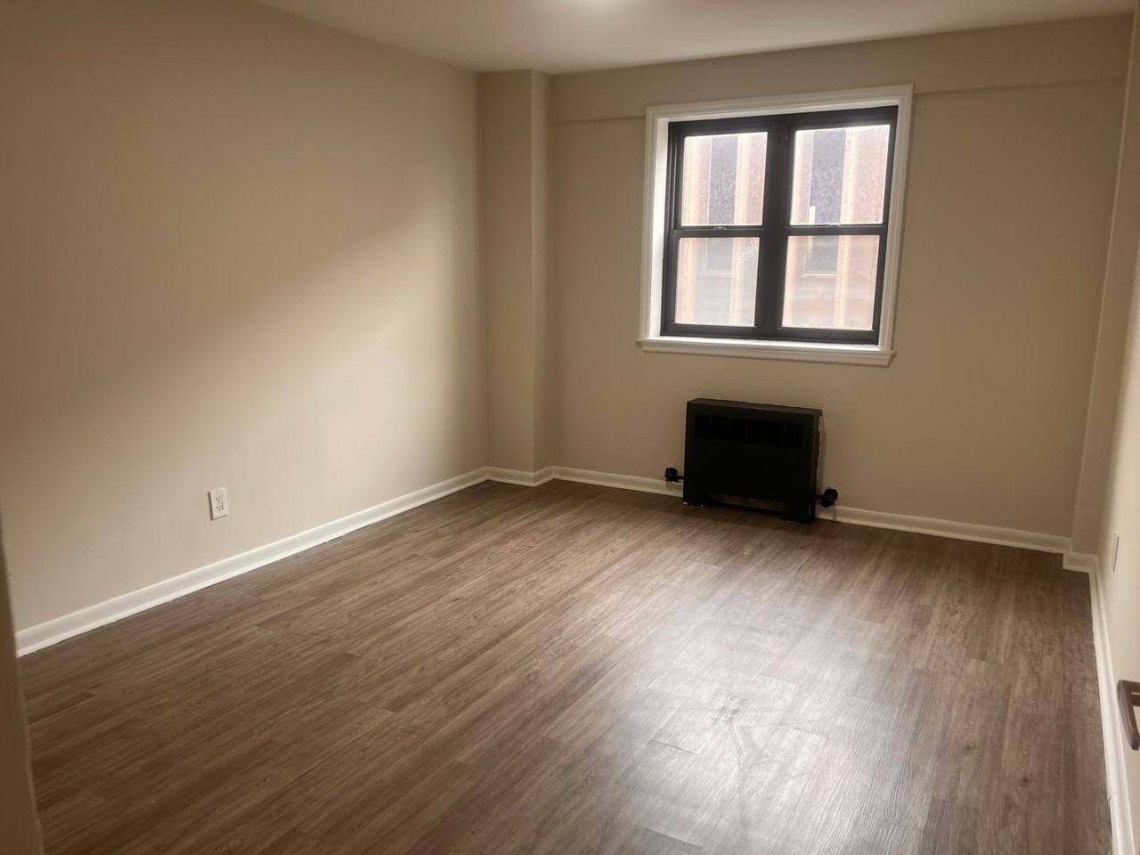 110 Washington St - Photo 6 of 7