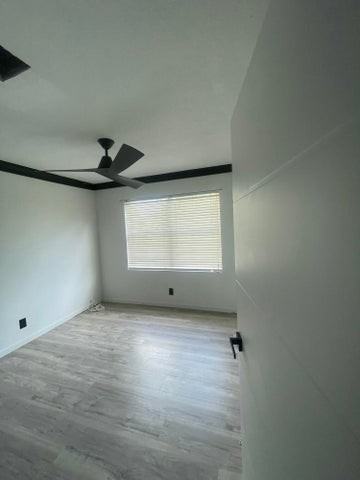 4674 Lakeside Circle - Photo 7 of 8