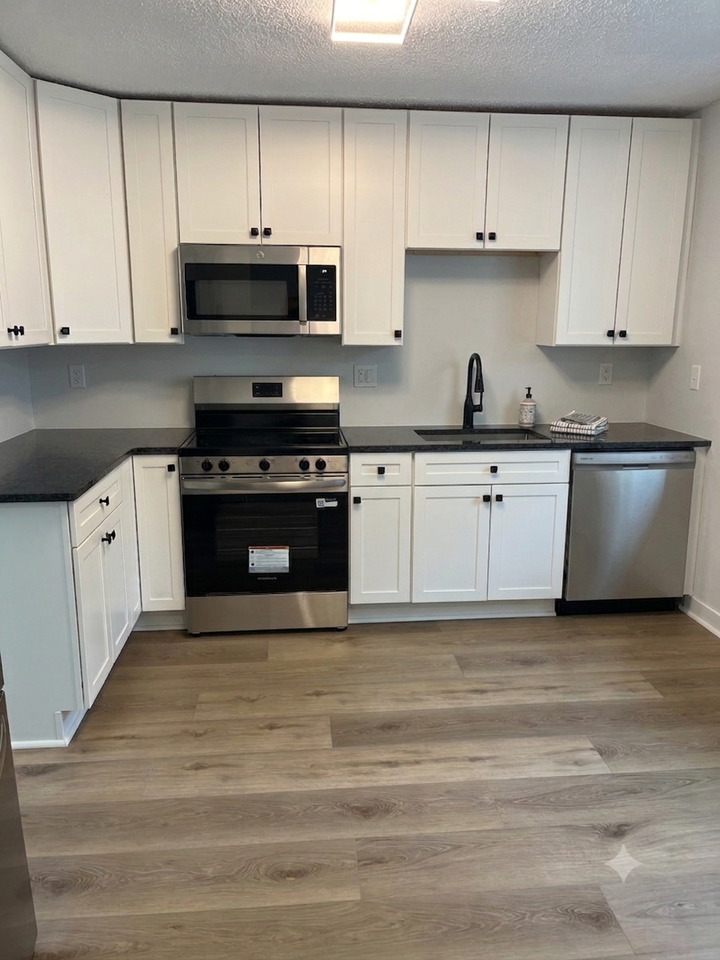 202 Kings Ct #202