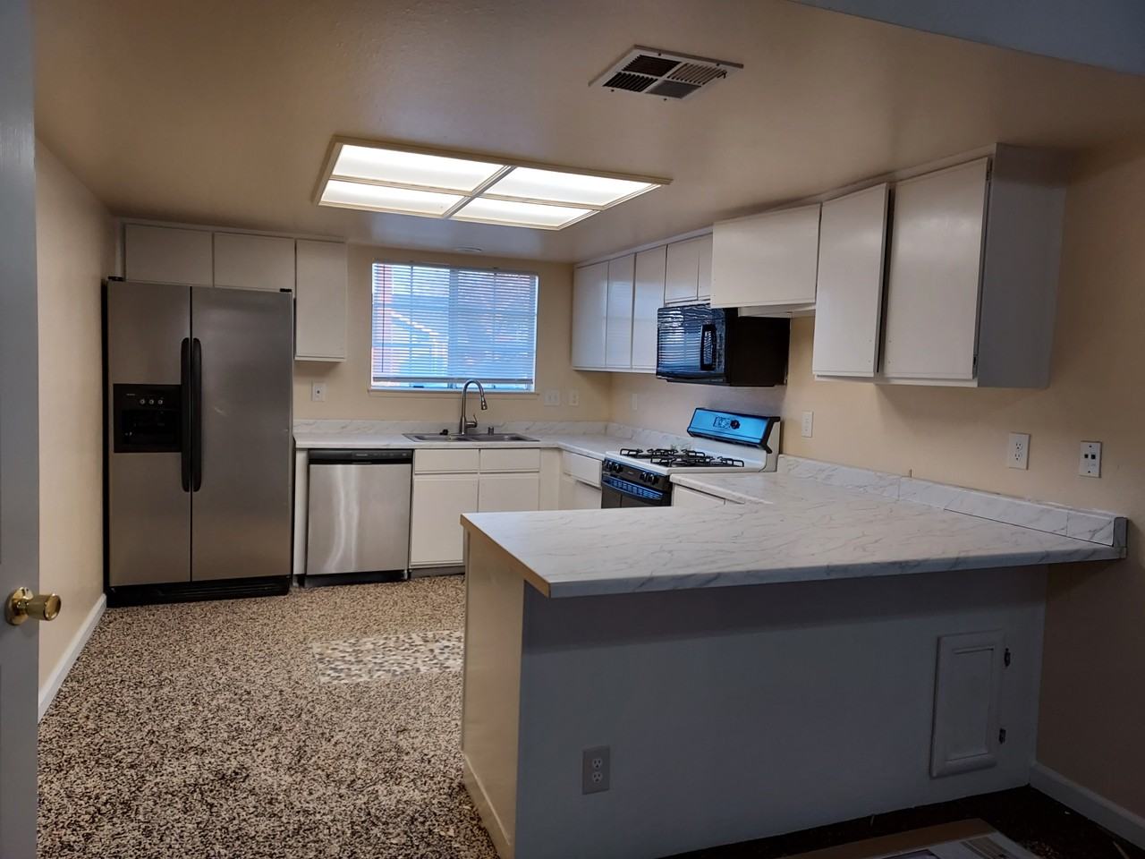 1001 Fairview Pl #NA - Photo 3 of 9