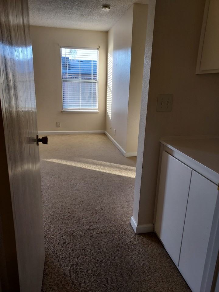 1001 Fairview Pl #NA - Photo 5 of 9