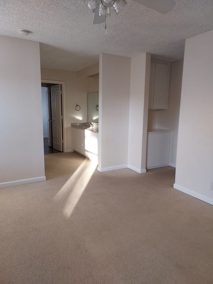 1001 Fairview Pl #NA - Photo 6 of 9
