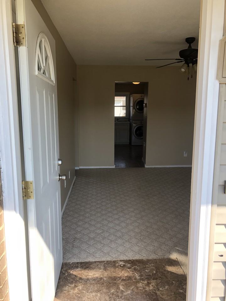 1204 Lincoln Dr #B - Photo 2 of 14