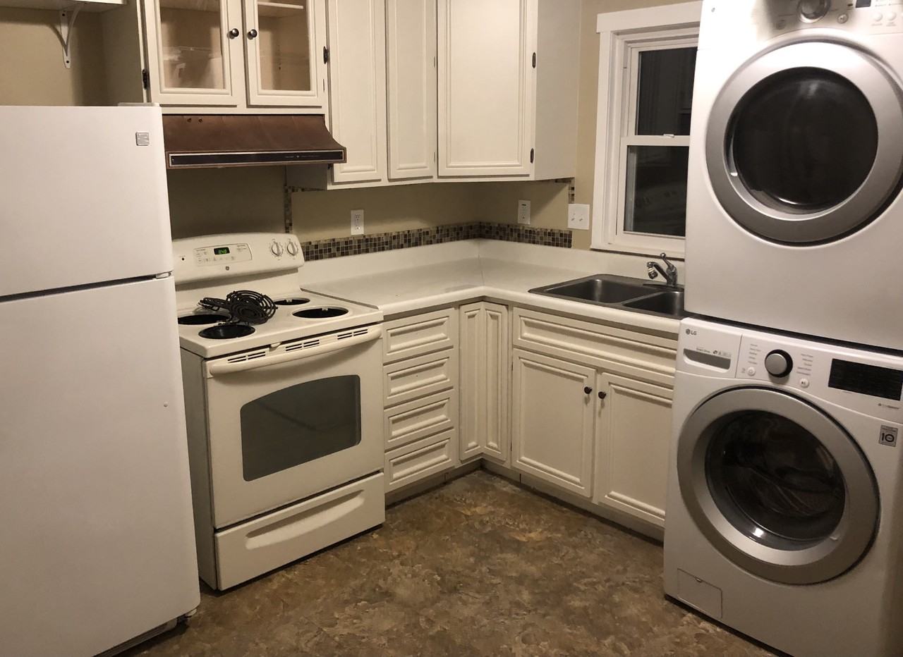 1204 Lincoln Dr #B - Photo 4 of 14