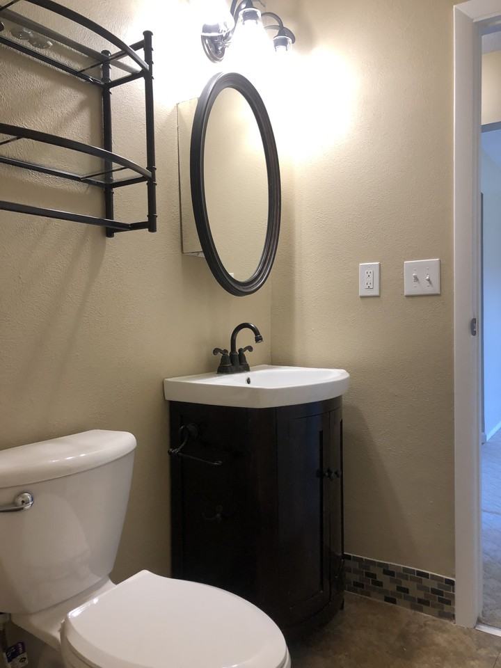 1204 Lincoln Dr #B - Photo 5 of 14