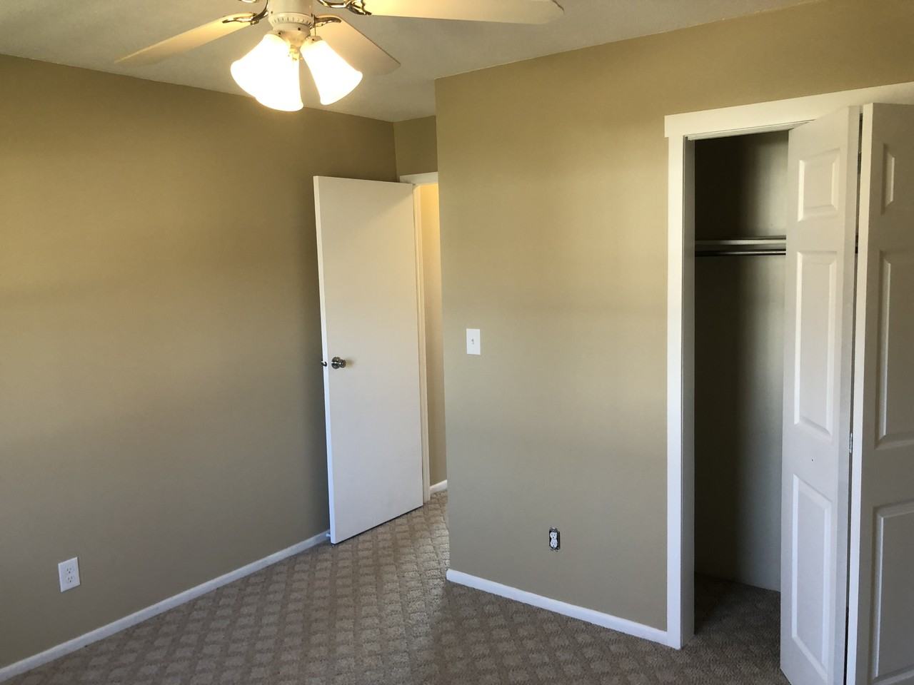 1204 Lincoln Dr #B - Photo 7 of 14