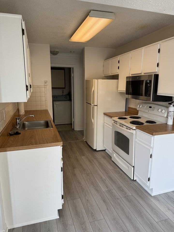 9564 Cannoneer Ct #304 - Photo 3 of 10