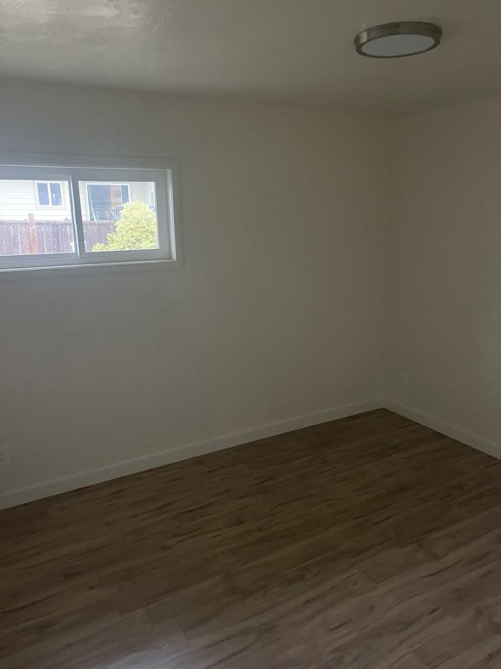 1560 Ronald Ave #3 - Photo 6 of 8