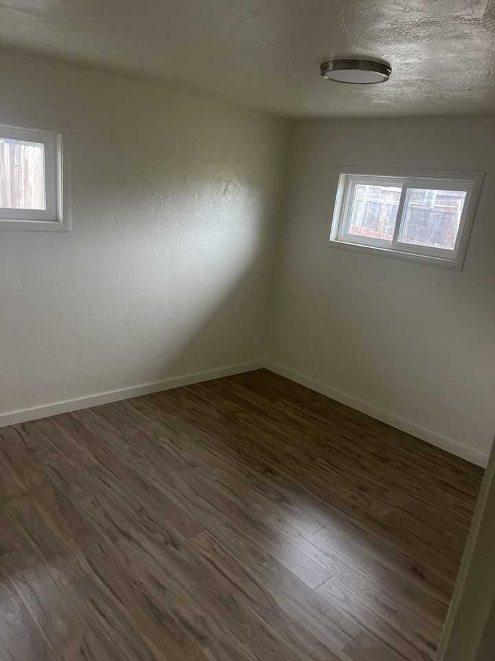 1560 Ronald Ave #3 - Photo 7 of 8