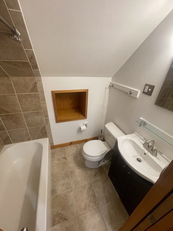 145 Ulster Ave - Photo 4 of 6