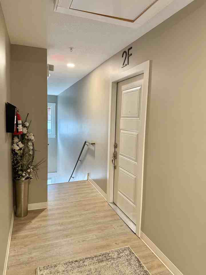 20 S Silver St #2F - Photo 2 of 14