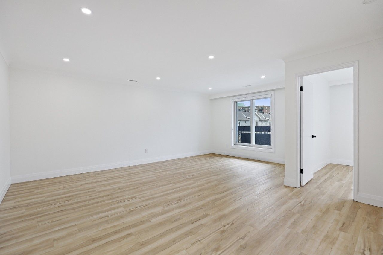 1 Hamilton Avenue North #303 - Photo 5 of 11