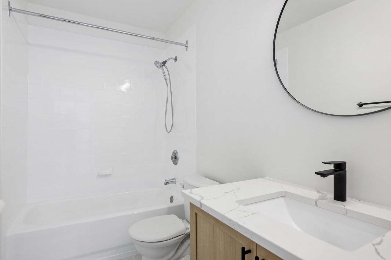 1 Hamilton Avenue North #303 - Photo 4 of 11