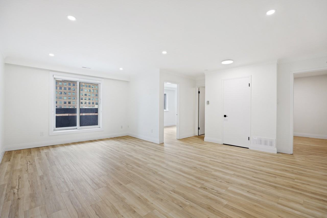 1 Hamilton Avenue North #303 - Photo 6 of 11