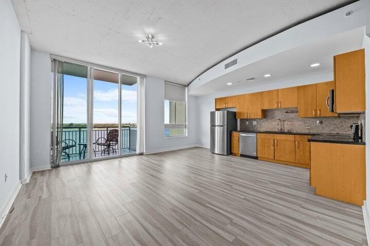 300 South Australian Avenue - Photo 3 of 7