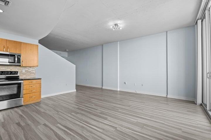 300 South Australian Avenue - Photo 5 of 7
