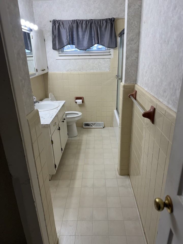 854 Robinson Cir #NA - Photo 2 of 4