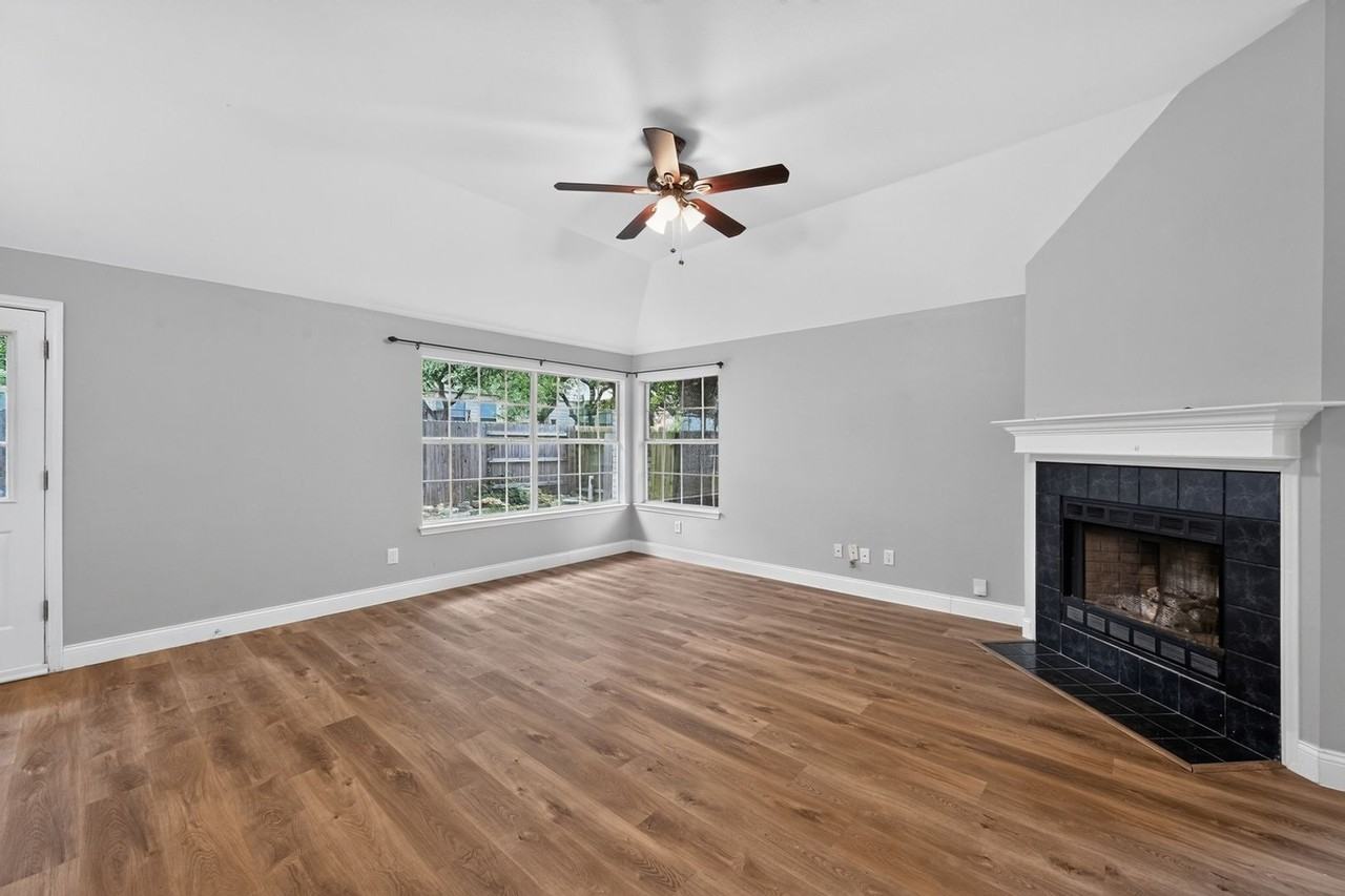 3822 Newland Dr - Photo 3 of 36
