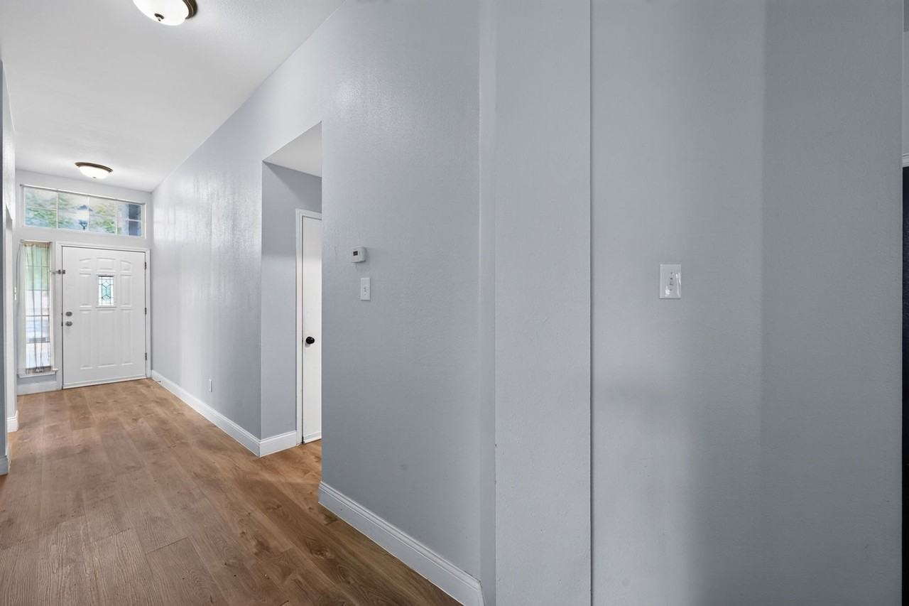 3822 Newland Dr - Photo 4 of 36