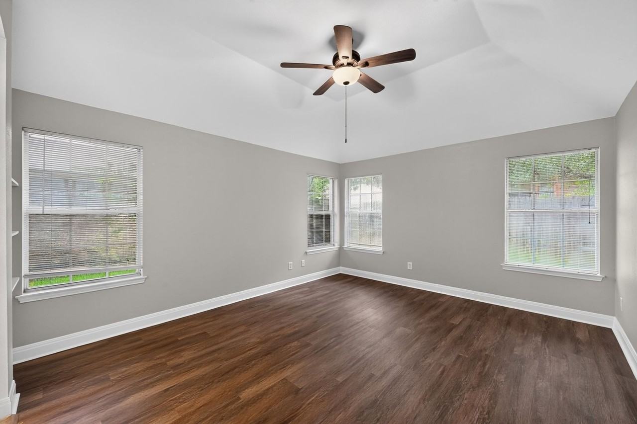 3822 Newland Dr - Photo 6 of 36