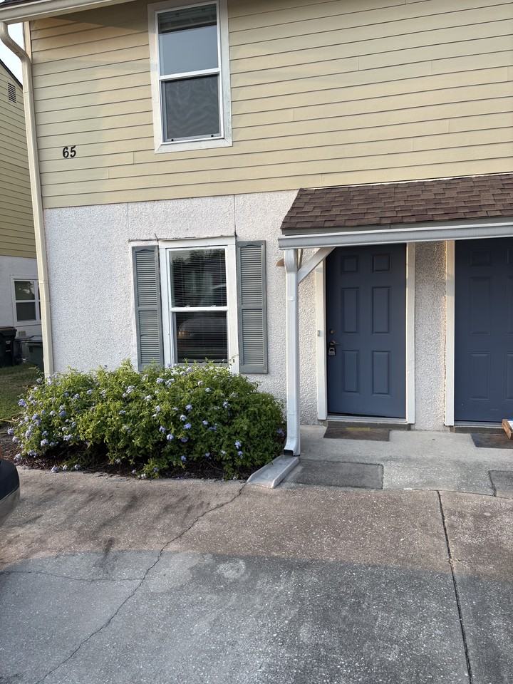 65 W 8th St #65