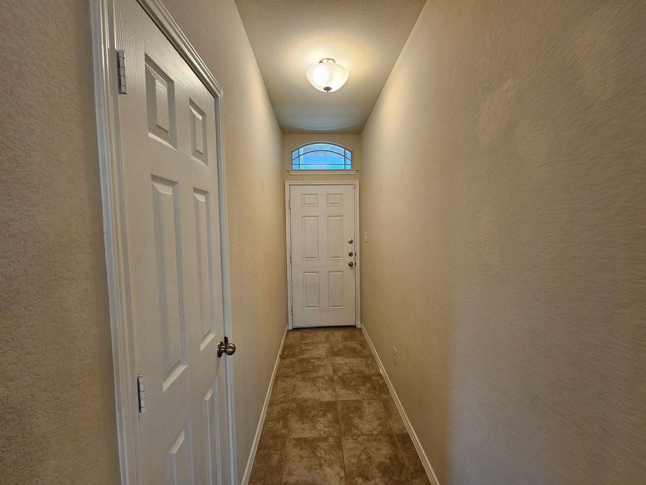303 Tapaderos Path - Photo 4 of 20