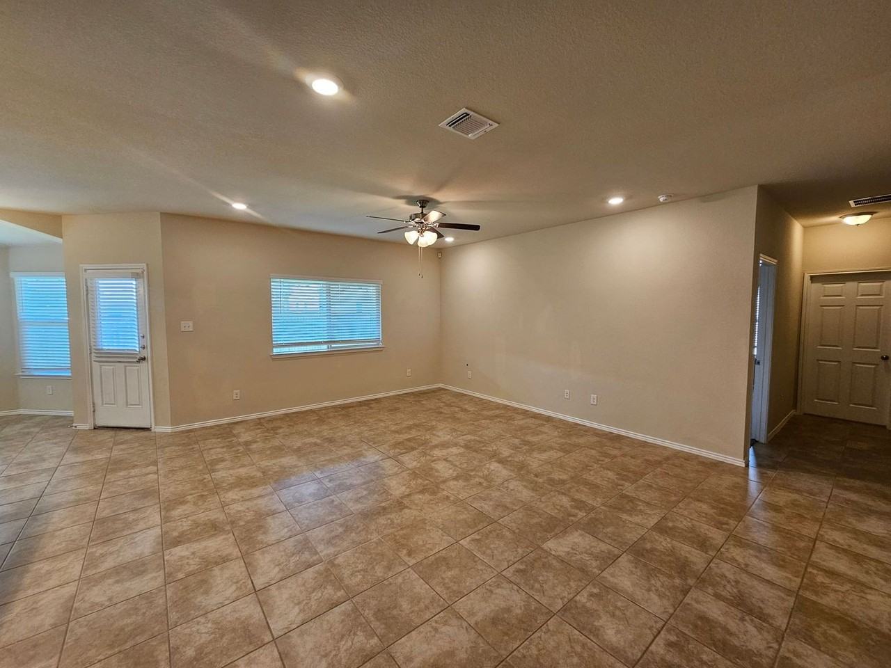 303 Tapaderos Path - Photo 5 of 20