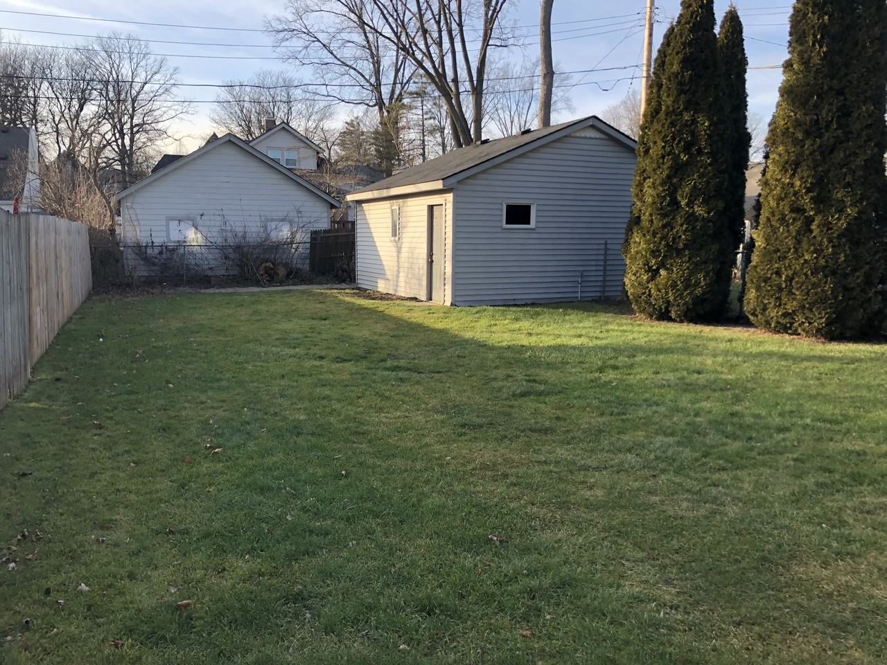 323 Pine St #323 - Photo 3 of 12