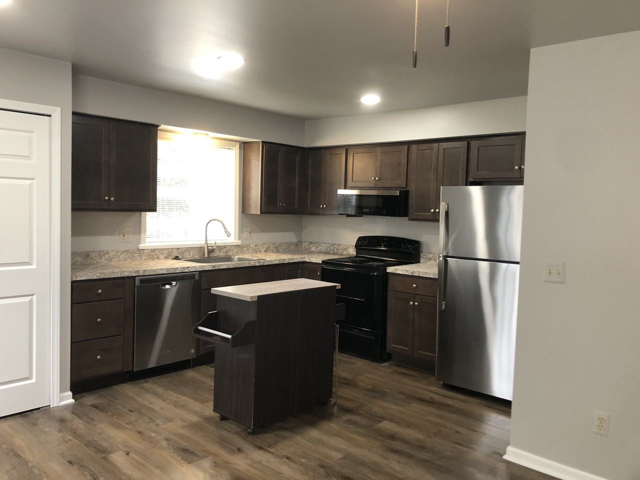 323 Pine St #323 - Photo 4 of 12