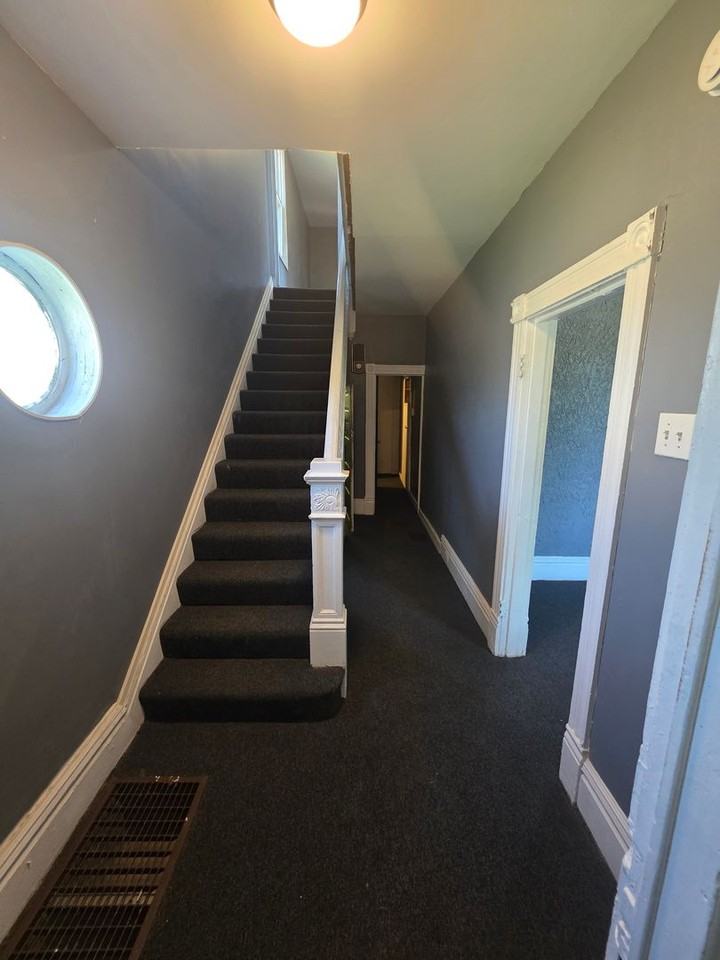 1703 Bailie Ave - Photo 5 of 40
