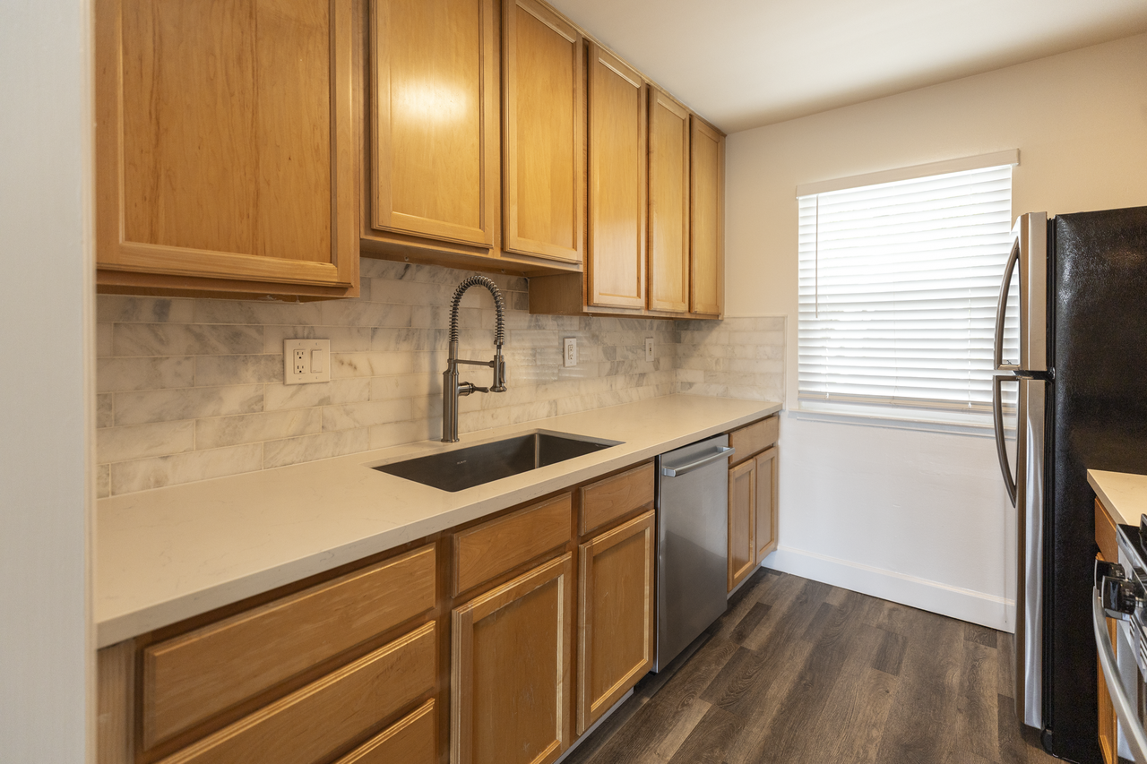 409 Portofino Drive - Photo 7 of 55