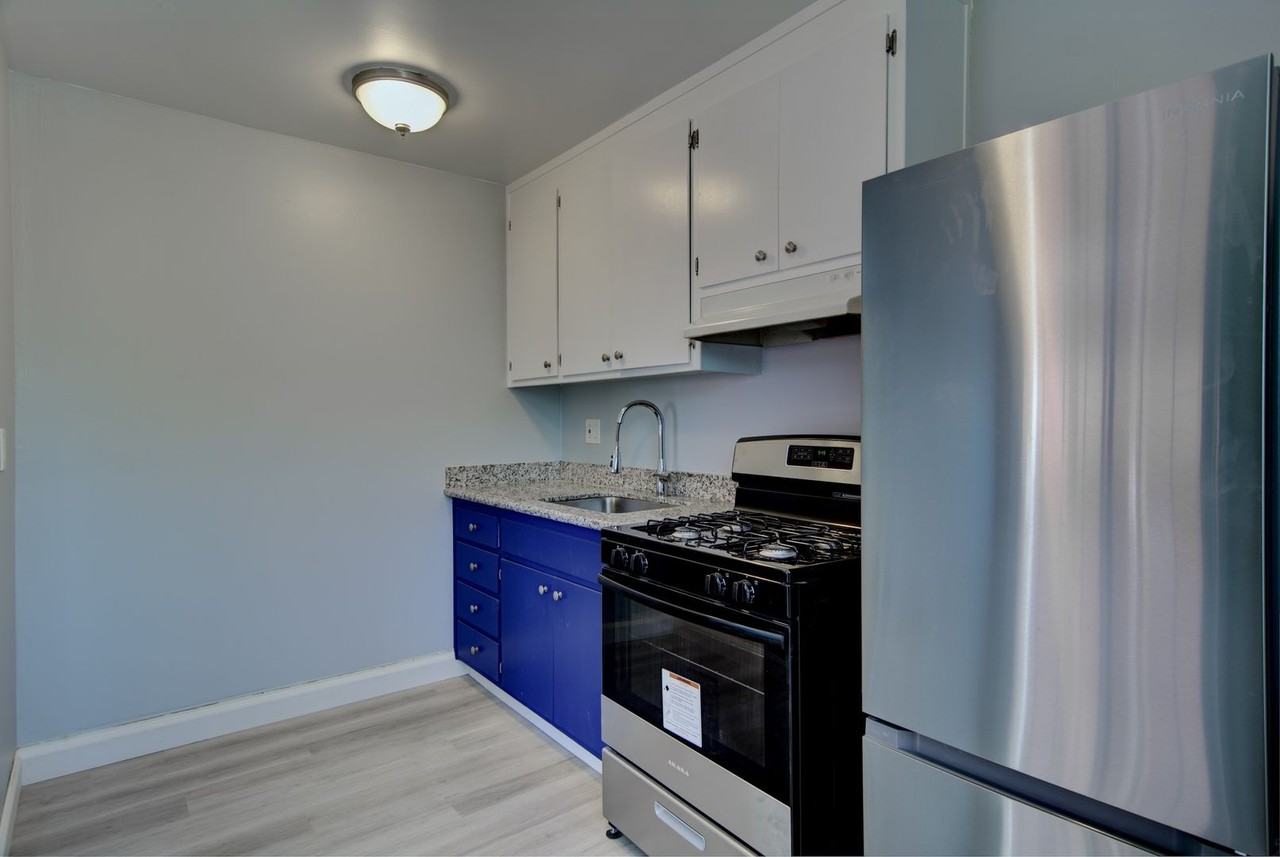 25401 Cypress Ave - Park Place - Photo 5 of 27