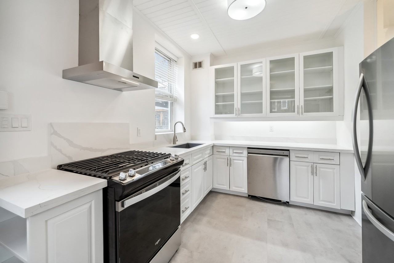 512 Indian Grove - Photo 3 of 12