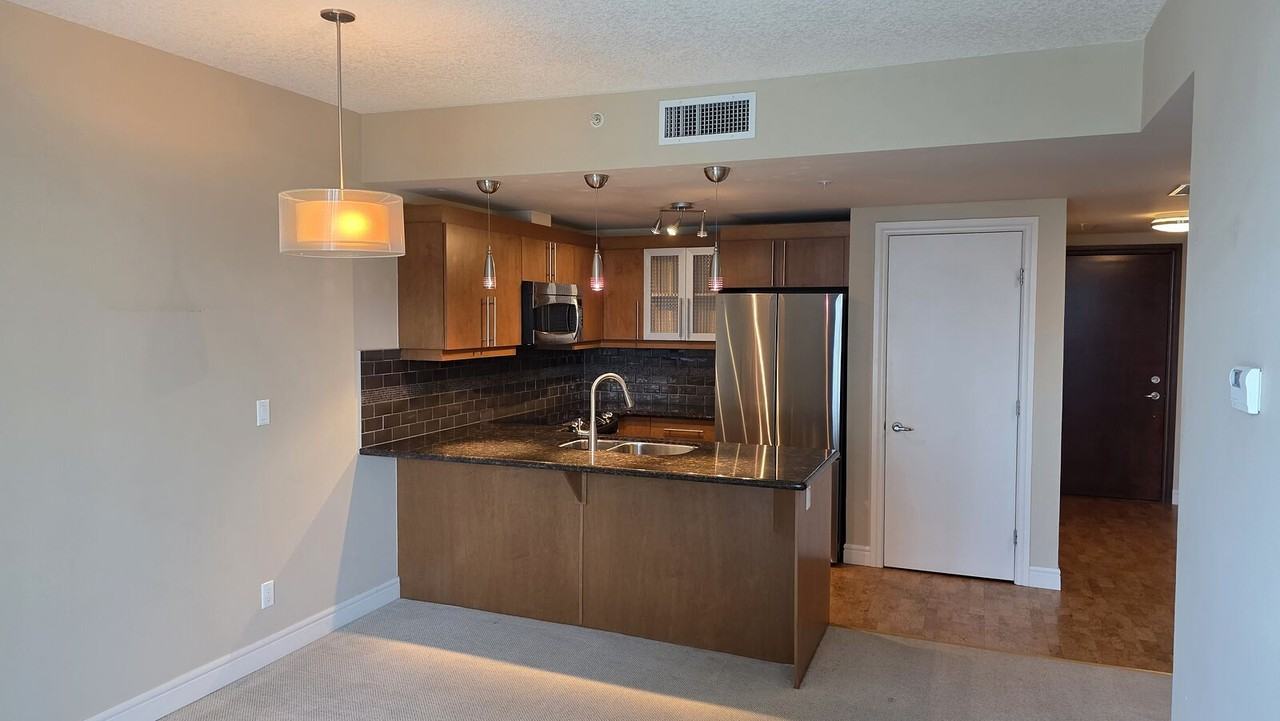 817 Montana Condominiums - Photo 3 of 15