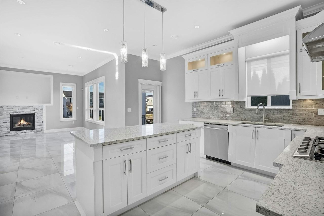 18407 59a Ave - Photo 5 of 20