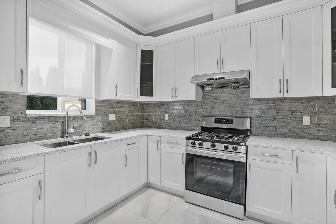18407 59a Ave - Photo 6 of 20