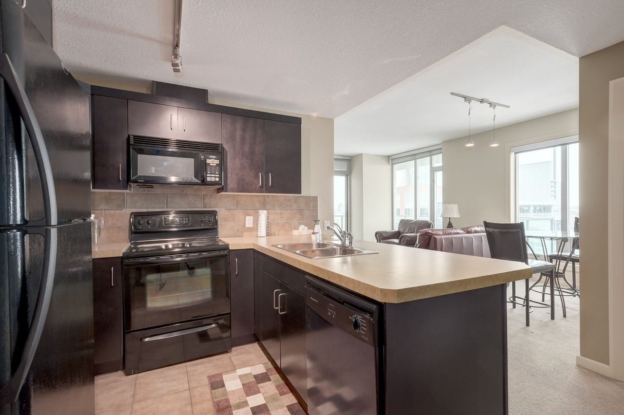 1410 1 St Se - Photo 5 of 19