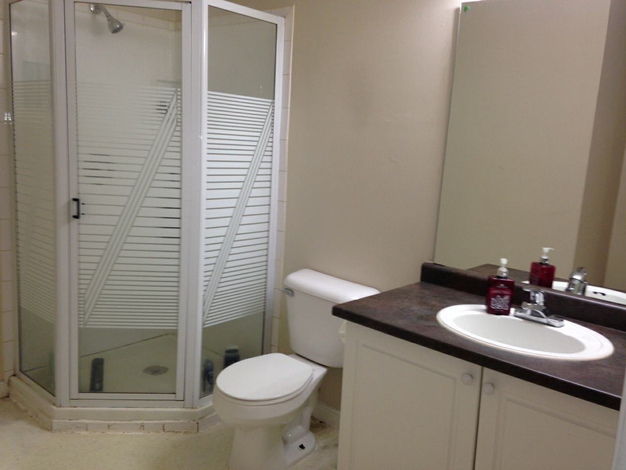 1066 Farnsborough Crescent - Photo 2 of 11