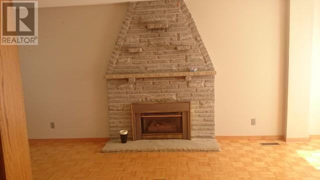 598 Middlewoods Dr - Photo 2 of 23