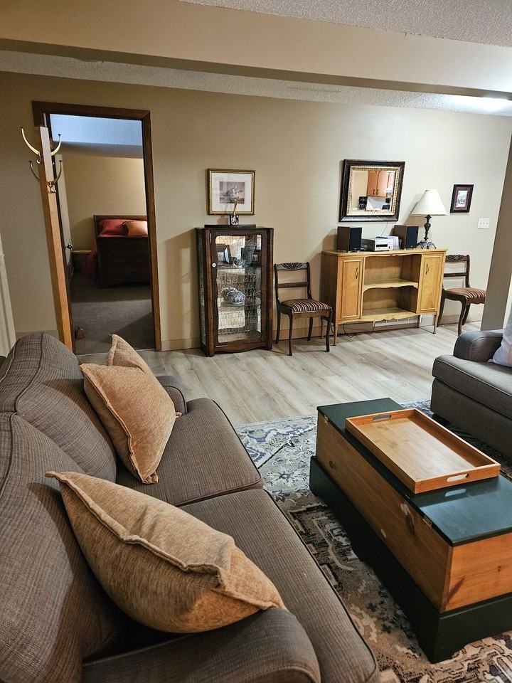 8841 33 Ave Nw - Photo 5 of 20