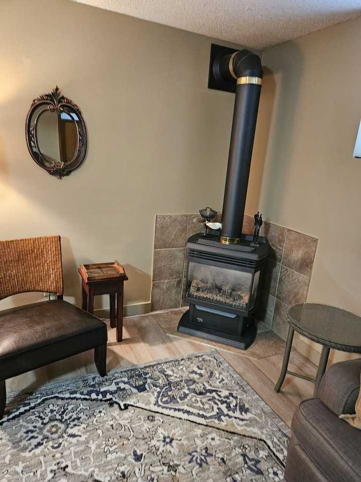 8841 33 Ave Nw - Photo 6 of 20
