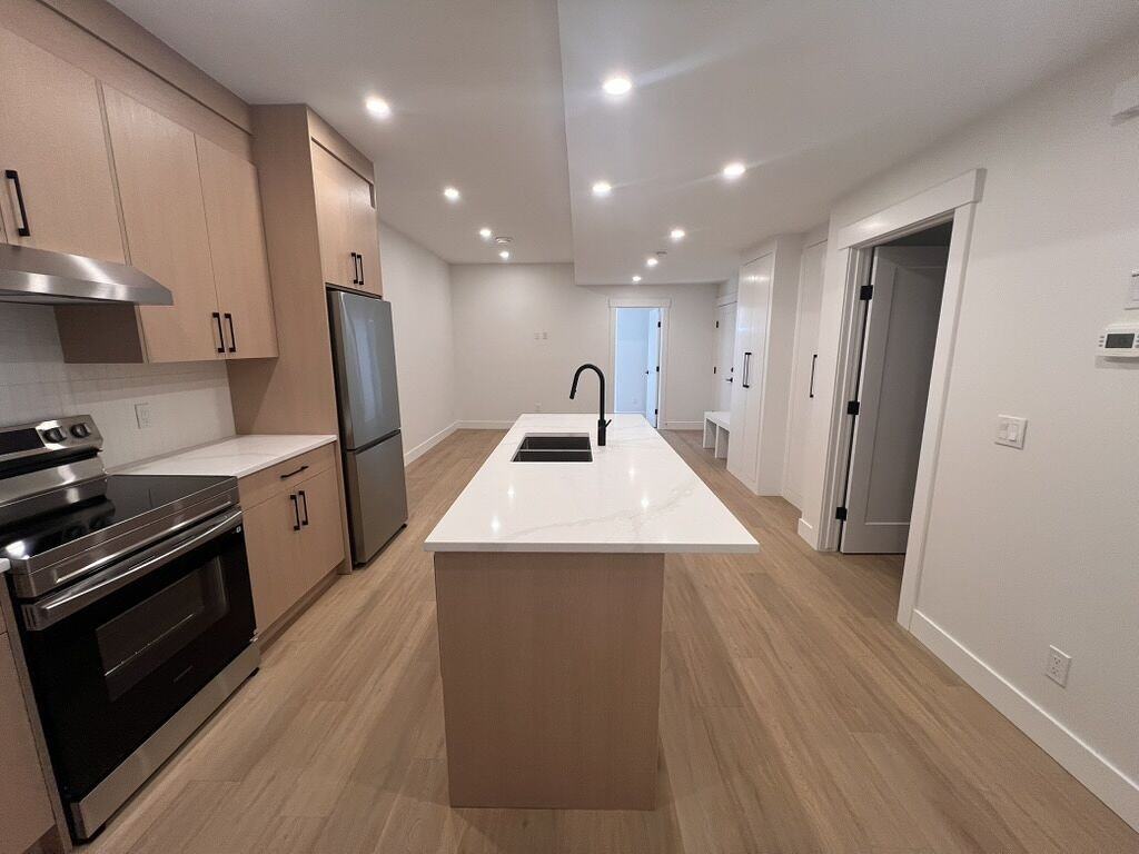 2207 26a St Sw - Photo 3 of 7