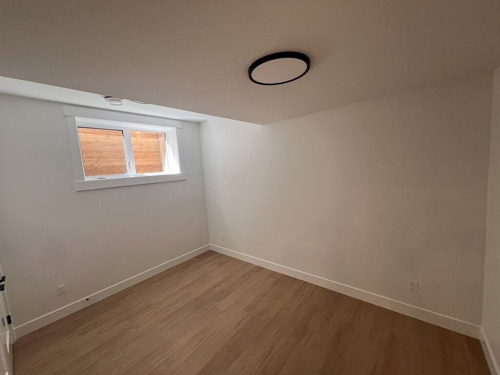 2207 26a St Sw - Photo 5 of 7