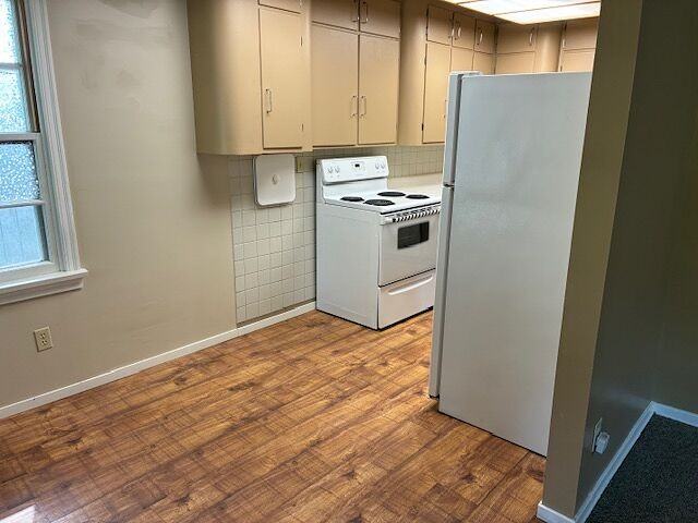 8709 79 Ave Nw - Photo 5 of 13