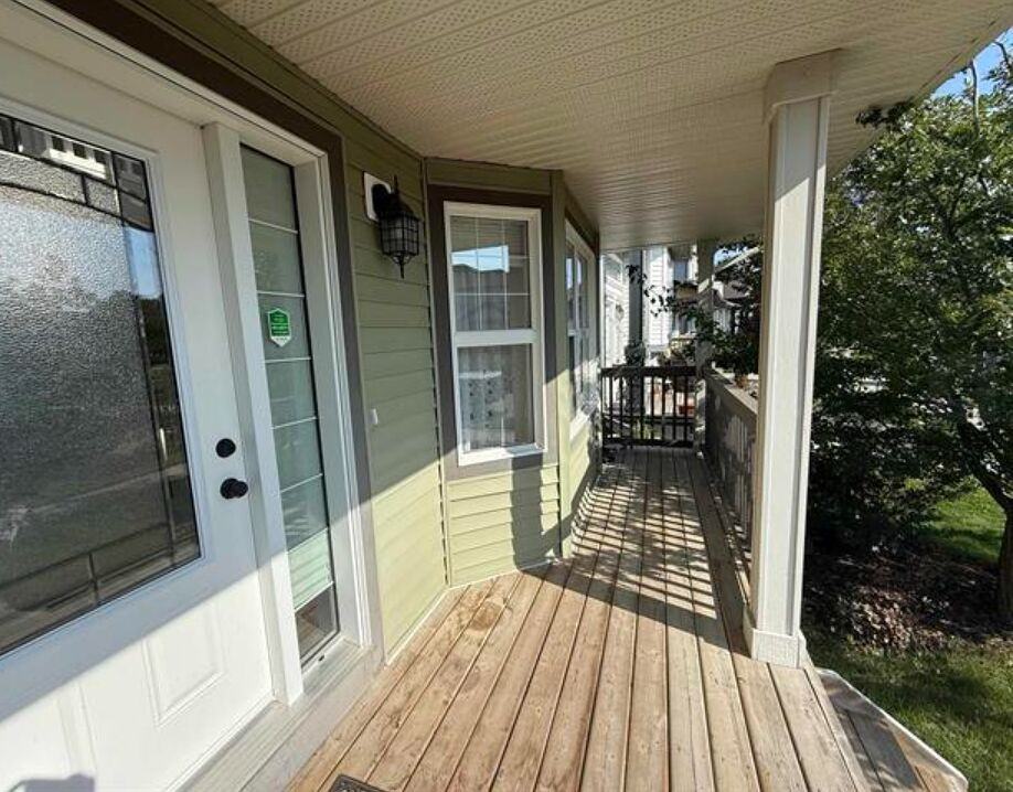 626 178a St Sw - Photo 2 of 22
