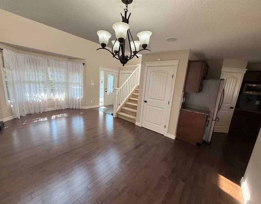 626 178a St Sw - Photo 5 of 22