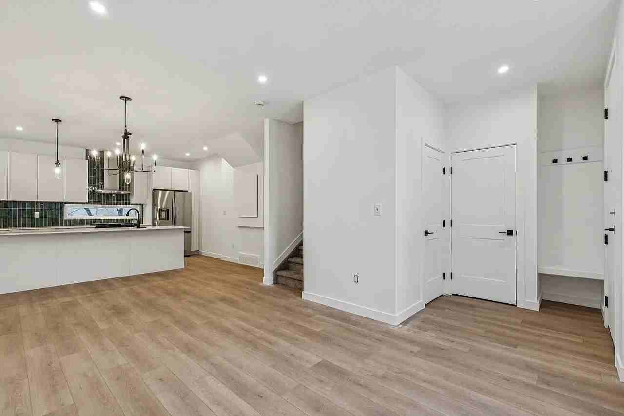 12805 - 12805 108 Ave Nw - Photo 4 of 16