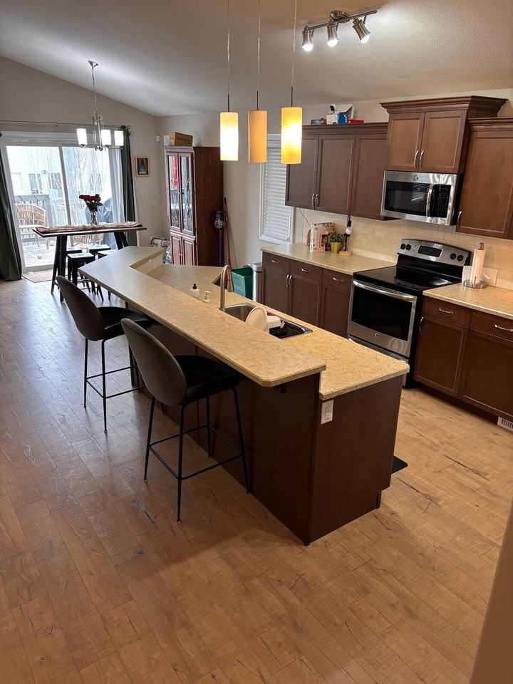 16527 131 St Nw - Photo 3 of 10