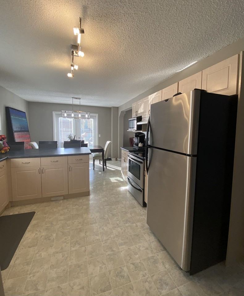 12817 161 Ave Nw - Photo 7 of 20